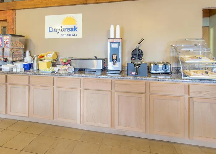 Days Inn By Wyndham Sheboygan/The Falls